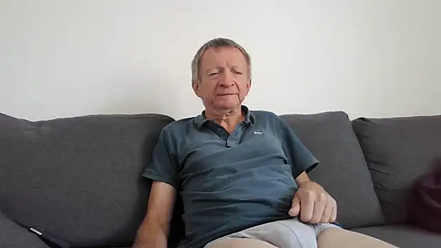 naturiste974 online show from April 22, 2026, 3:19 pm