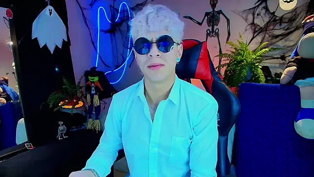 twink sebas  online show from October 31, 2025, 6:32 am