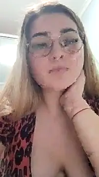 pussyCat t online show from February 1, 2026, 5:44 pm