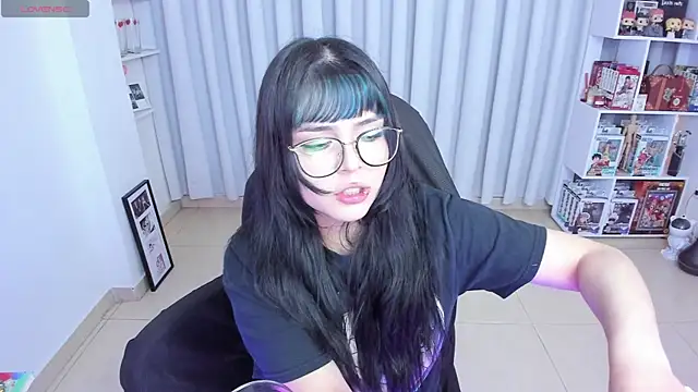 Snapshot of misshoneyxxx chatting on June 16, 2026, 4:12 am misshoneyxxx online show from June 16, 2026, 4:12 am