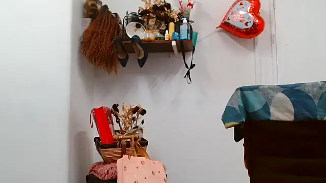 xTALLSEXYBUMx online show from June 17, 2026, 8:41 pm