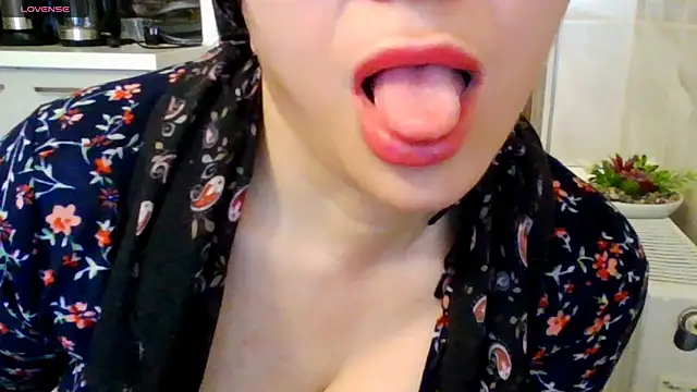Erotica333 online show from May 11, 2026, 4:04 pm