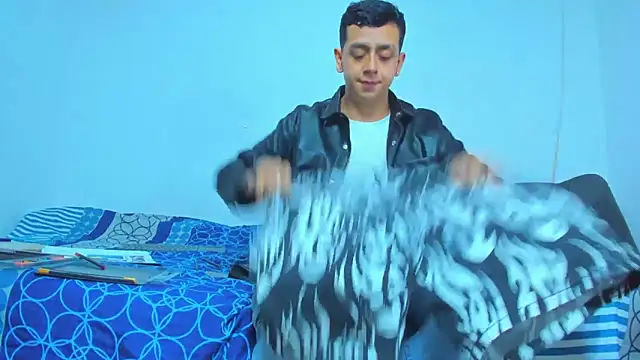 Snapshot of maxowens_oficial chatting on December 31, 2024, 11:39 pm maxowens oficial online show from December 31, 2024, 11:39 pm