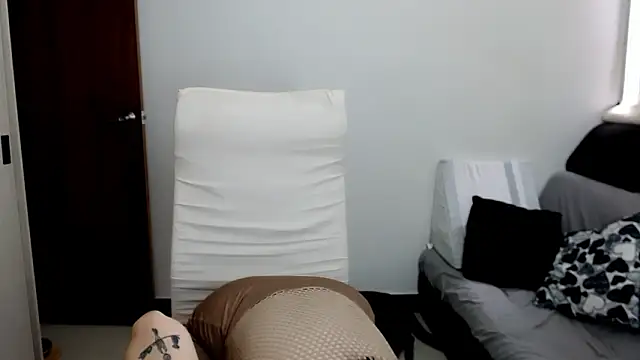 Laura-pervert online show from February 5, 2026, 8:04 pm