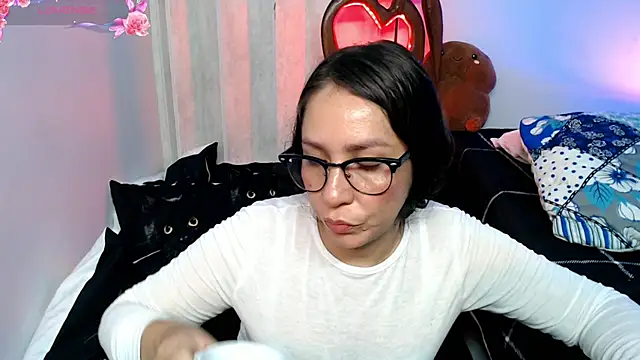 Snapshot of naihroby chatting on April 24, 2026, 2:13 am naihroby online show from April 24, 2026, 2:13 am
