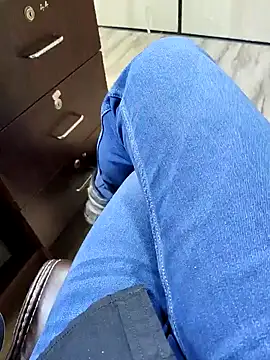 Snapshot of Ishan003 chatting on February 19, 2025, 5:05 am Ishan003 online show from February 19, 2025, 5:05 am