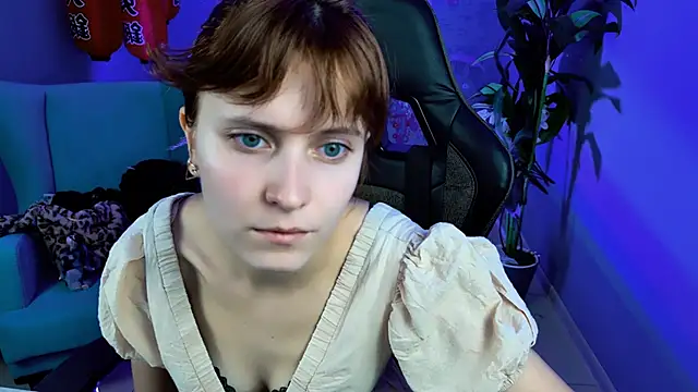 Snapshot of LolaAsmus chatting on October 17, 2025, 5:44 am LolaAsmus online show from October 17, 2025, 5:44 am