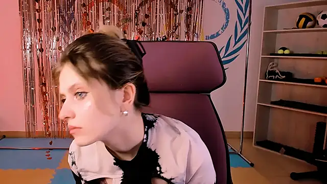 Snapshot of LolaAsmus chatting on February 27, 2025, 11:28 am LolaAsmus online show from February 27, 2025, 11:28 am