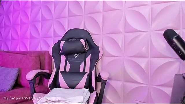 Snapshot of NattGomez chatting on November 15, 2025, 2:37 am NattGomez online show from November 15, 2025, 2:37 am