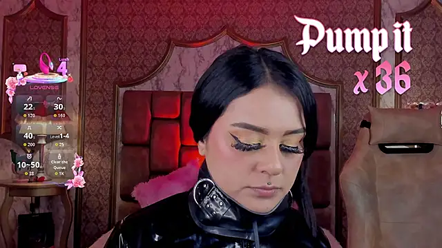 Snapshot of SoffiQueen chatting on November 13, 2025, 8:02 pm SoffiQueen online show from November 13, 2025, 8:02 pm