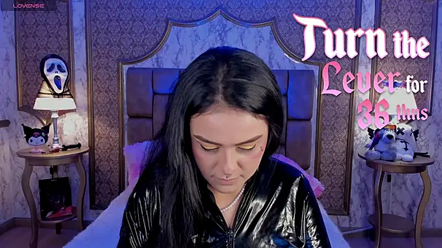 Snapshot of SoffiQueen chatting on October 30, 2025, 6:38 pm SoffiQueen online show from October 30, 2025, 6:38 pm