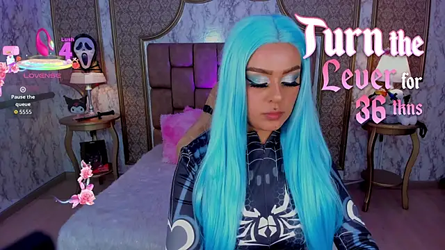 Snapshot of SoffiQueen chatting on October 13, 2025, 5:58 pm SoffiQueen online show from October 13, 2025, 5:58 pm