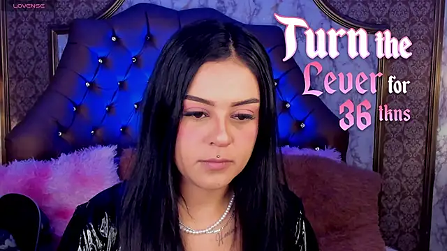 SoffiQueen online show from June 19, 2026, 1:06 pm
