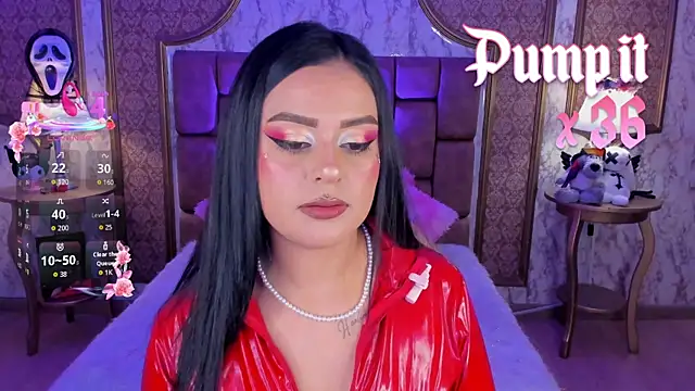 Snapshot of SoffiQueen chatting on November 6, 2025, 5:28 pm SoffiQueen online show from November 6, 2025, 5:28 pm