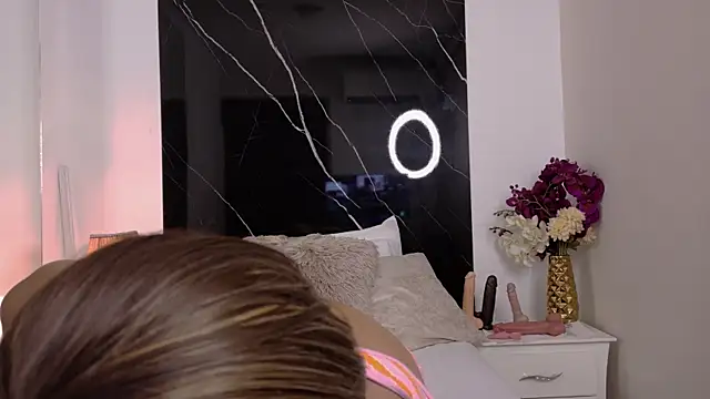 Snapshot of SaraaJhons chatting on February 20, 2026, 12:51 pm SaraaJhons online show from February 20, 2026, 12:51 pm