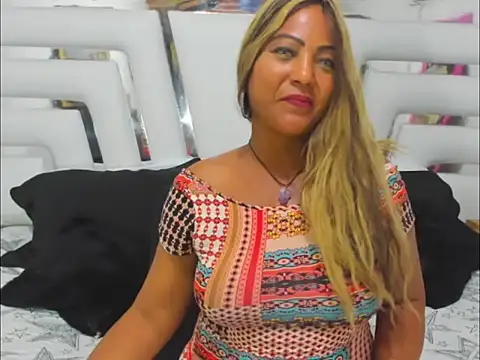 Snapshot of SaraaJhons chatting on November 21, 2025, 7:35 pm SaraaJhons online show from November 21, 2025, 7:35 pm