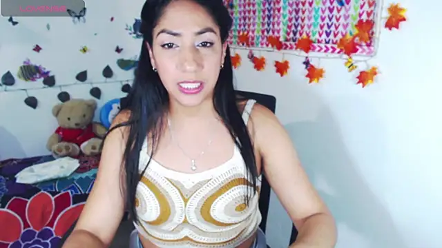 Snapshot of Alisxon4u chatting on February 8, 2025, 6:43 am Alisxon4u online show from February 8, 2025, 6:43 am