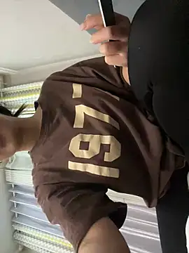 Mia Meow  online show from March 17, 2025, 5:49 pm