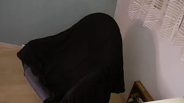 queenpeachi online show from December 11, 2024, 9:52 am