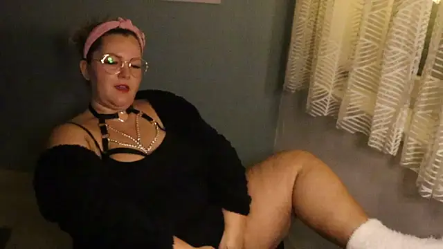 queenpeachi online show from December 5, 2024, 6:37 am