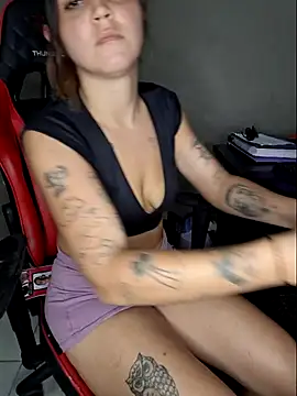 Snapshot of luuhcat09 chatting on December 3, 2025, 2:12 am luuhcat09 online show from December 3, 2025, 2:12 am