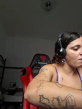 Snapshot of luuhcat09 chatting on October 31, 2025, 6:15 pm luuhcat09 online show from October 31, 2025, 6:15 pm