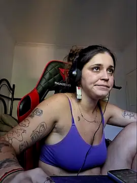 Snapshot of luuhcat09 chatting on October 24, 2025, 6:18 pm luuhcat09 online show from October 24, 2025, 6:18 pm