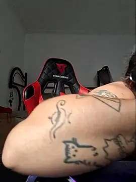 Snapshot of luuhcat09 chatting on October 13, 2025, 5:58 pm luuhcat09 online show from October 13, 2025, 5:58 pm