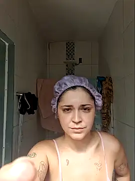 Snapshot of luuhcat09 chatting on December 15, 2025, 11:49 am luuhcat09 online show from December 15, 2025, 11:49 am