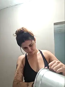 Snapshot of luuhcat09 chatting on December 5, 2025, 1:05 am luuhcat09 online show from December 5, 2025, 1:05 am