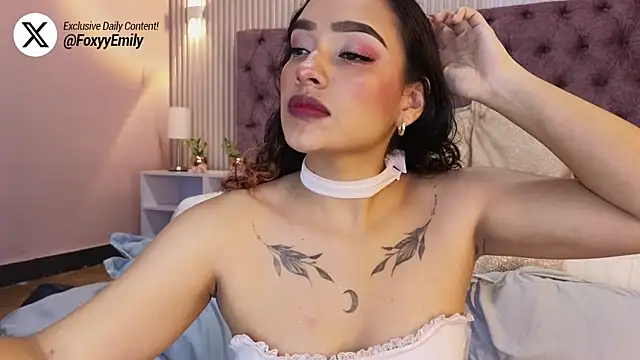 Snapshot of EMILYY_FOXY chatting on October 10, 2025, 8:42 pm EMILYY FOXY online show from October 10, 2025, 8:42 pm