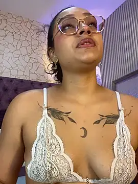 Snapshot of EMILYY_FOXY chatting on July 9, 2026, 7:02 pm EMILYY FOXY online show from July 9, 2026, 7:02 pm