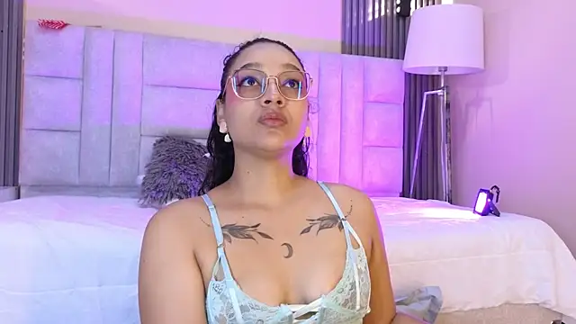Snapshot of EMILYY_FOXY chatting on July 29, 2026, 4:28 pm EMILYY FOXY online show from July 29, 2026, 4:28 pm