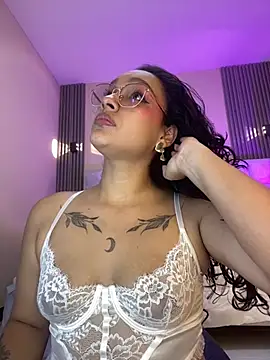 Snapshot of EMILYY_FOXY chatting on August 2, 2026, 7:11 pm EMILYY FOXY online show from August 2, 2026, 7:11 pm
