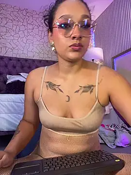 EMILYY FOXY online show from June 15, 2026, 7:02 pm