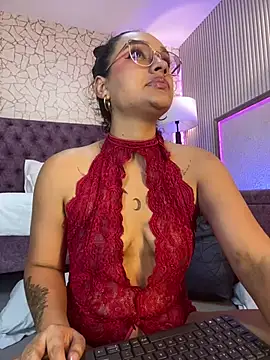 Snapshot of EMILYY_FOXY chatting on July 6, 2026, 7:05 pm EMILYY FOXY online show from July 6, 2026, 7:05 pm