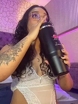 Snapshot of EMILYY_FOXY chatting on July 16, 2026, 7:00 pm EMILYY FOXY online show from July 16, 2026, 7:00 pm