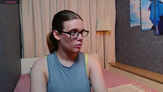 Snapshot of KIKI_Krash chatting on June 4, 2026, 3:28 pm KIKI Krash online show from June 4, 2026, 3:28 pm