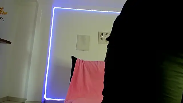 anniesweet- online show from November 25, 2025, 1:33 pm