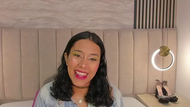 Snapshot of laura_smith33 chatting on October 23, 2025, 3:00 pm laura smith33 online show from October 23, 2025, 3:00 pm