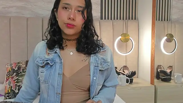 Snapshot of laura_smith33 chatting on October 14, 2025, 2:28 pm laura smith33 online show from October 14, 2025, 2:28 pm