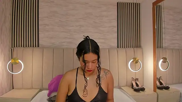 Snapshot of laura_smith33 chatting on October 24, 2025, 2:38 pm laura smith33 online show from October 24, 2025, 2:38 pm