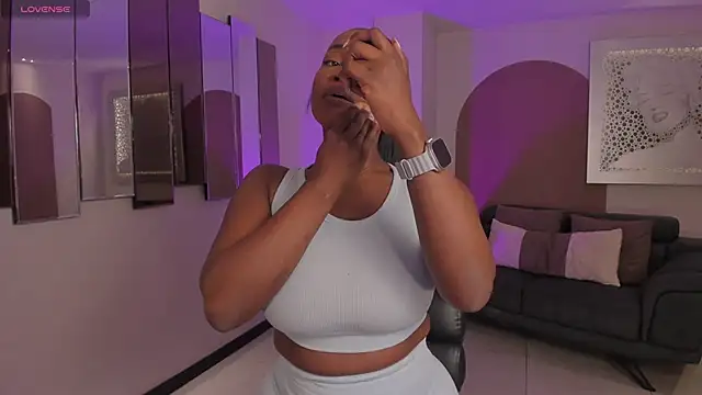 Snapshot of SavannahStorm chatting on December 3, 2025, 8:30 pm SavannahStorm online show from December 3, 2025, 8:30 pm