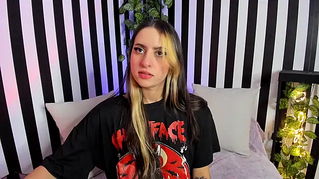 Snapshot of liz_goth chatting on October 16, 2025, 1:08 pm liz goth online show from October 16, 2025, 1:08 pm