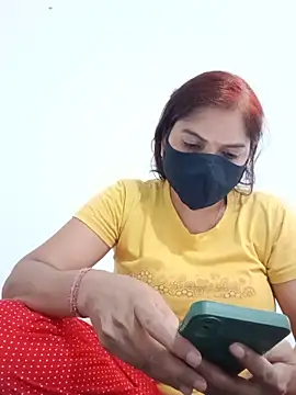 Snapshot of illay_love chatting on June 4, 2026, 5:12 am illay love online show from June 4, 2026, 5:12 am