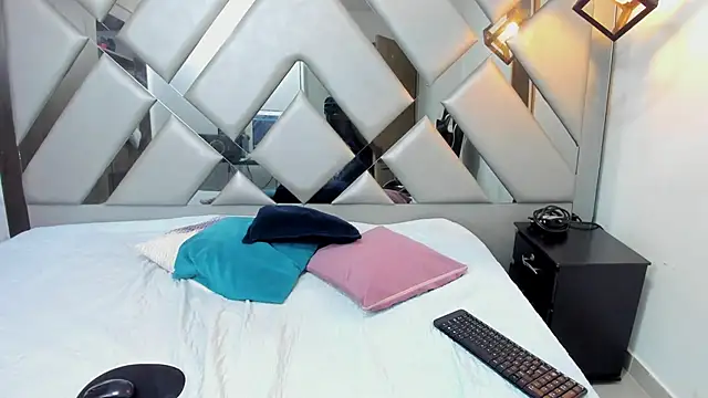 Snapshot of Nahomi-Hill chatting on March 7, 2026, 12:39 am Nahomi-Hill online show from March 7, 2026, 12:39 am