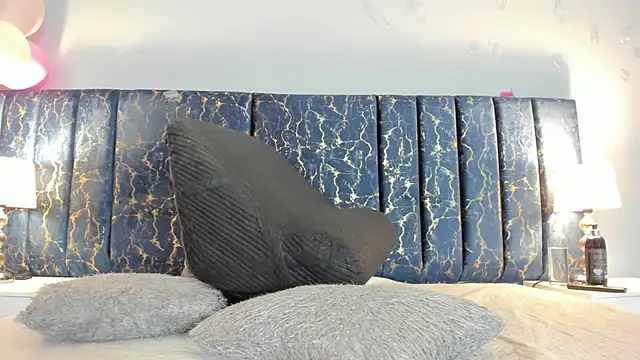 Sophia Lemos online show from October 7, 2025, 1:34 pm