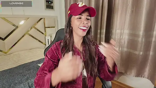 carolineamber  online show from March 18, 2026, 3:53 am