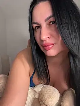 Helena7077 online show from November 27, 2025, 9:48 pm