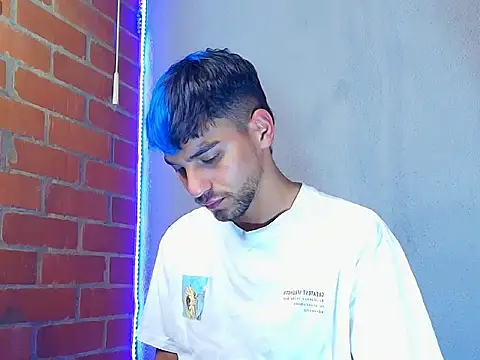 Snapshot of Leandro_valenzuela chatting on November 8, 2025, 9:29 pm Leandro valenzuela online show from November 8, 2025, 9:29 pm